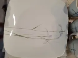 IRIS DINNERWARE
