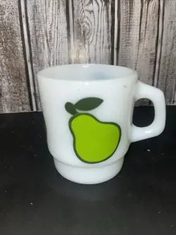 VINTAGE ANCHOR HOCKING FIRE KING MILK GLASS COFFEE CUP/MUG FRUIT PEAR DESIGN