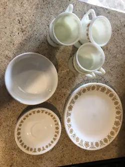 GOLD DINNER WARE