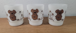VTG HILDI FIRE KING MILK GLASS MOUSE DAISY COFFEE  MUG ANCHOR HOCKING SET OF 3