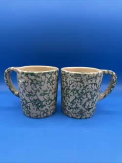 2 VINTAGE ROSEVILLE RRP OHIO POTTERY GREEN SPONGEWARE COFFEE MUG CUPS