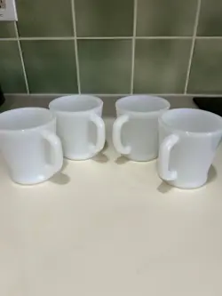 VINTAGE SET OF 4 FIRE KING MILK GLASS D HANDLE COFFEE MUGS CUPS OVEN WARE