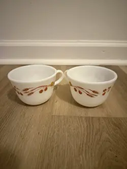 SET OF 2 PYREX HARVEST HOME MILK GLASS MUGS VINTAGE RETRO GOLD WHEAT ORANGE