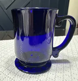 VINTAGE COBALT BLUE LARGE 4 1/2 X 3 1/2 FOOTED SCROLL HANDLE MUG 12OZ