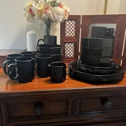 VTG ARCOROC FRANCE OCTIME BLACK GLASS DINNER, SALAD PLATES, BOWLS, MUGS 25 P SET