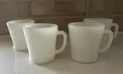 LOT OF 4 VINTAGE MILK GLASS FIRE KING MUGS WHITE D HANDLE