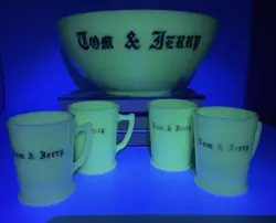 VINTAGE TOM & JERRY MCKEE CUSTARD GLASS PUNCH BOWL SET & 5 MUGS RARE!