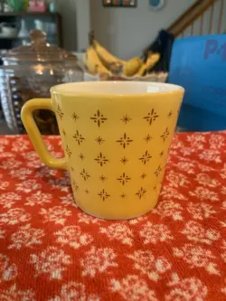 VINTAGE PYREX 1440 10OZ MUSTARD YELLOW FOULARD STARBURST COFFEE MUG HTF