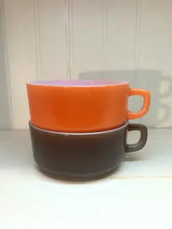 2 VINTAGE FIRE KING ANCHOR HOCKING ORANGE & BROWN D HANDLE STACKABLE SOUP BOWLS
