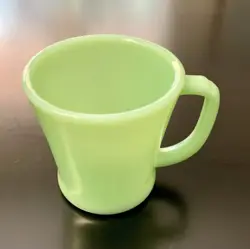 VINTAGE FIRE KING JADEITE D HANDLE MUG JADITE GREEN OVEN WARE GLASS COFFEE CUP U