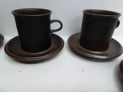 MUGS SAUCERS MID