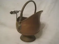 PITCHER LION
