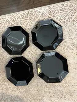 BLACK GLASS