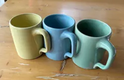 ??  VINTAGE BYBEE POTTERY COFFEE MUG SET MARKED KENTUCKY 
