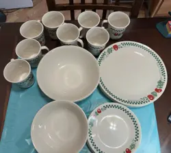 VTG CORELLE CORNING FARM FRESH APPLE 34 PIECE SET PLATES BOWLS MUGS SET FOR 8