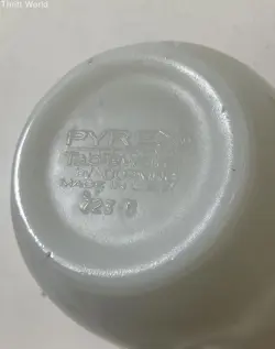 VINTAGE PYREX TABLEWARE