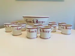 11 MUGS AND