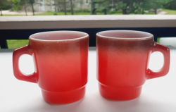 SET OF 2 VINTAGE ANCHOR HOCKING FIRE KING RED BROWN OMBRE STACKING COFFEE MUGS