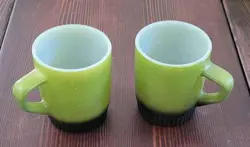 AVOCADO GREEN FIRE KING ANCHOR HOCKING MUG SET OF 2 VINTAGE COFFEE CUPS