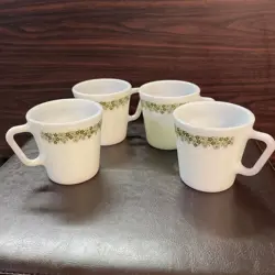 SET OF 4 VINTAGE PYREX MILK GLASS COFFEE MUG SPRING BLOSSOM CRAZY DAISY