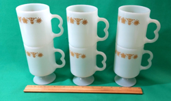 GOLD PEDESTAL MUGS