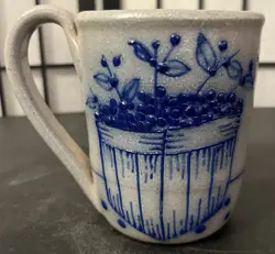 VINTAGE SALMON FALLS SALT GLAZE BLUEBERRY BASKET STONEWARE 16 OZ COFFEE MUG
