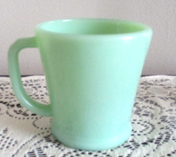 VINTAGE FIRE-KING OVEN WARE JADEITE GLASS D HANDLE COFFEE MUG