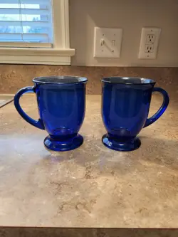 2 ANCHOR HOCKING VINTAGE COBALT BLUE GLASS FOOTED 16 OZ COFFEE MUGS