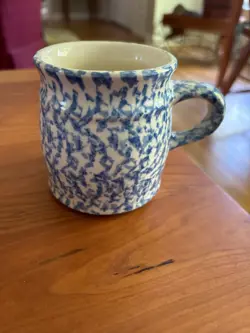 VINTAGE ROSEVILLE OHIO BLUE AND WHITE MUG FRIENDSHIP SPONGEWARE POTTERY USA