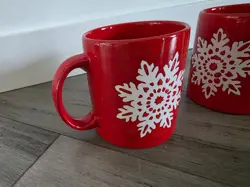 RED MUGS