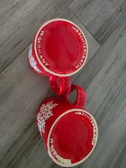 RED MUGS