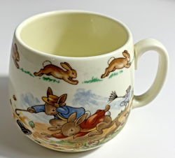 VTG ROYAL DOULTON BUNNYKINS WINDY DAY MUG 2.75