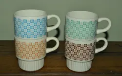SET VINTAGE MCCOY MCM STACKING CHECKERBOARD DAISY MUGS USA STAMP RETRO KITCHEN