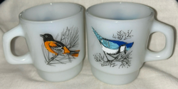 VTG ANCHOR HOCKING FIRE KING MILK GLASS STACKABLE COLORFUL  BIRD COFFEE MUG (2)