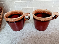 SET OF 2 HULL POTTERY OVEN PROOF USA COFFEE MUG TEA CUP BROWN DRIP GLAZE VINTAGE