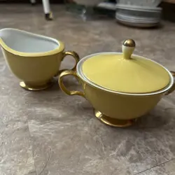 VINTAGE 1970S GOLDEN