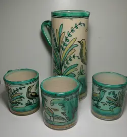 VINTAGE SPANISH FOLK ART POTTERY PUENTE DEL ARZOBISPO PITCHER & 2 MUGS