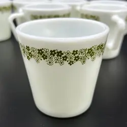 VINTAGE PYREX CRAZY