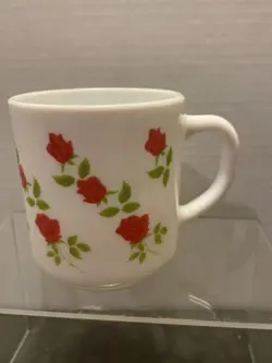 VINTAGE ARCOPAL FRANCE MILK GLASS COFFEE TEA CUP MUG RED ROSES