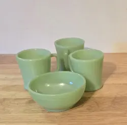 VINTAGE FIRE KING JADEITE MUGS AND BOWL LOT OF 4