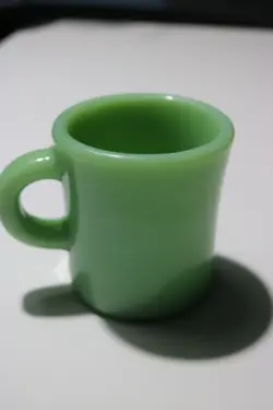 GREEN HANDLE MUG