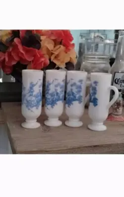 VINTAGE MILK GLASS CUPS