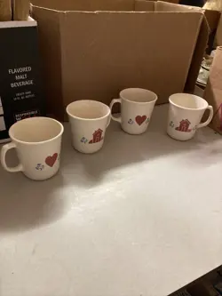 4 VINTAGE CORNING WARE CORELLE HOMETOWN COFFEE CUPS MUGS RED HEART HOUSE FS