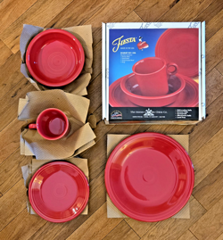 HOMER LAUGHLIN FIESTA SCARLET 4-PIECE DINNERWARE PLACE SETTING MODEL 831 326 NIB