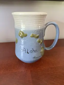 HAND THROWN VINTAGE HAWAIIAN ISLAND POTTERY MUG WITH SIGNATURE ON BOTTOM