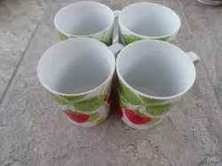 FITZ & FLOYD FF WILD STRAWBERRY PATTERN COFFEE TEA CUP MUG VINTAGE SET OF 4