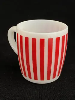 VINTAGE HAZEL ATLAS RED CANDY STRIPE MILK GLASS COFFEE CUP MUG