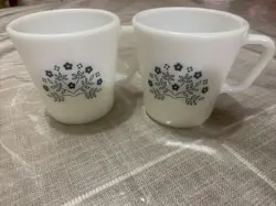 VINTAGE PYREX MILK GLASS COFFEE MUG CUP SUMMER IMPRESSIONS BLUE FLOWERS SET OF 2
