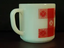 WHITE GLASS MUG