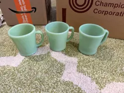 VNTG LOT OF 3 ANCHOR HOCKING FIRE KING, FIRE KING, JADEITE D HANDLED MUGS